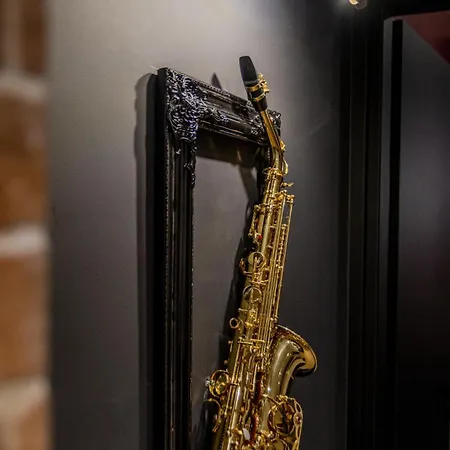 Апартаменти Mos Luxury Suits 