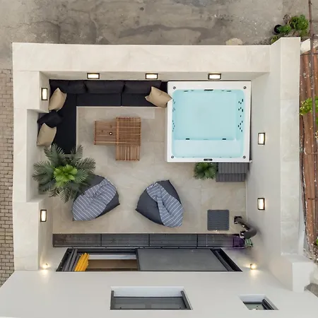 Апартаменти Mos Luxury Suits 